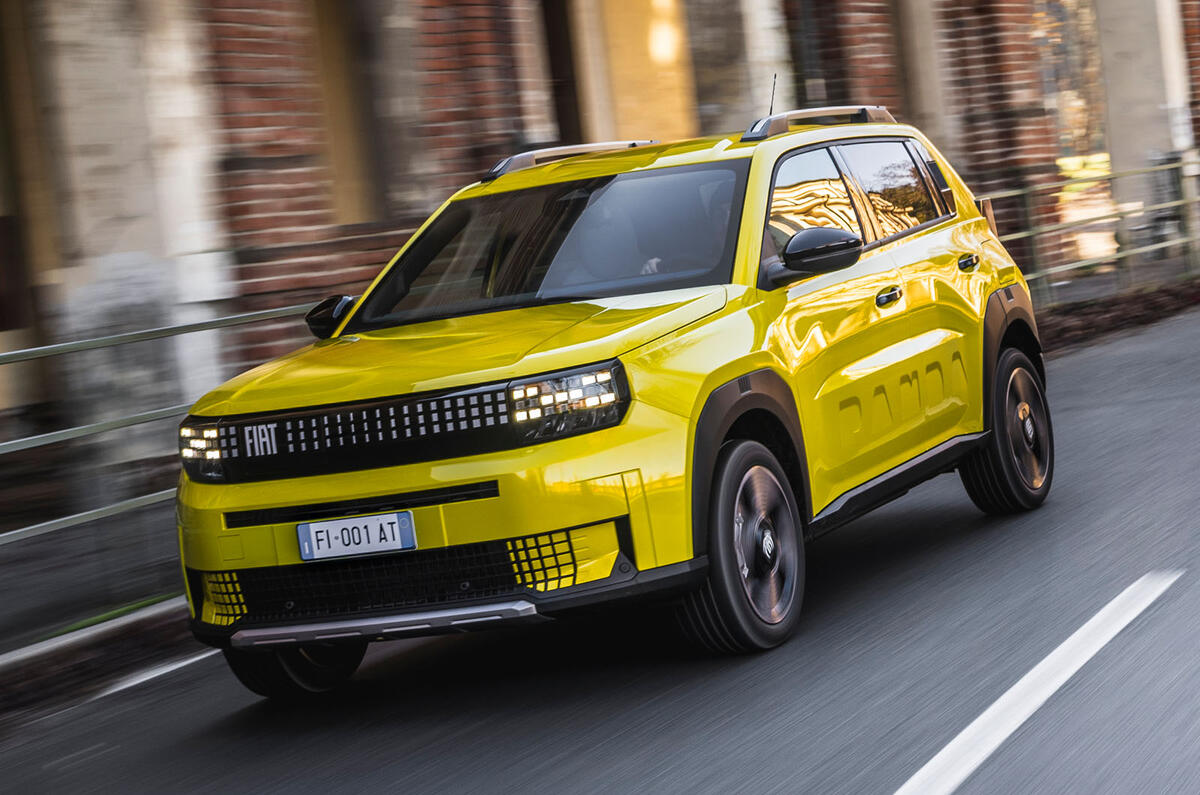 Fiat Grande Panda front quarter tracking Fiat Grande Panda front quarter tracking