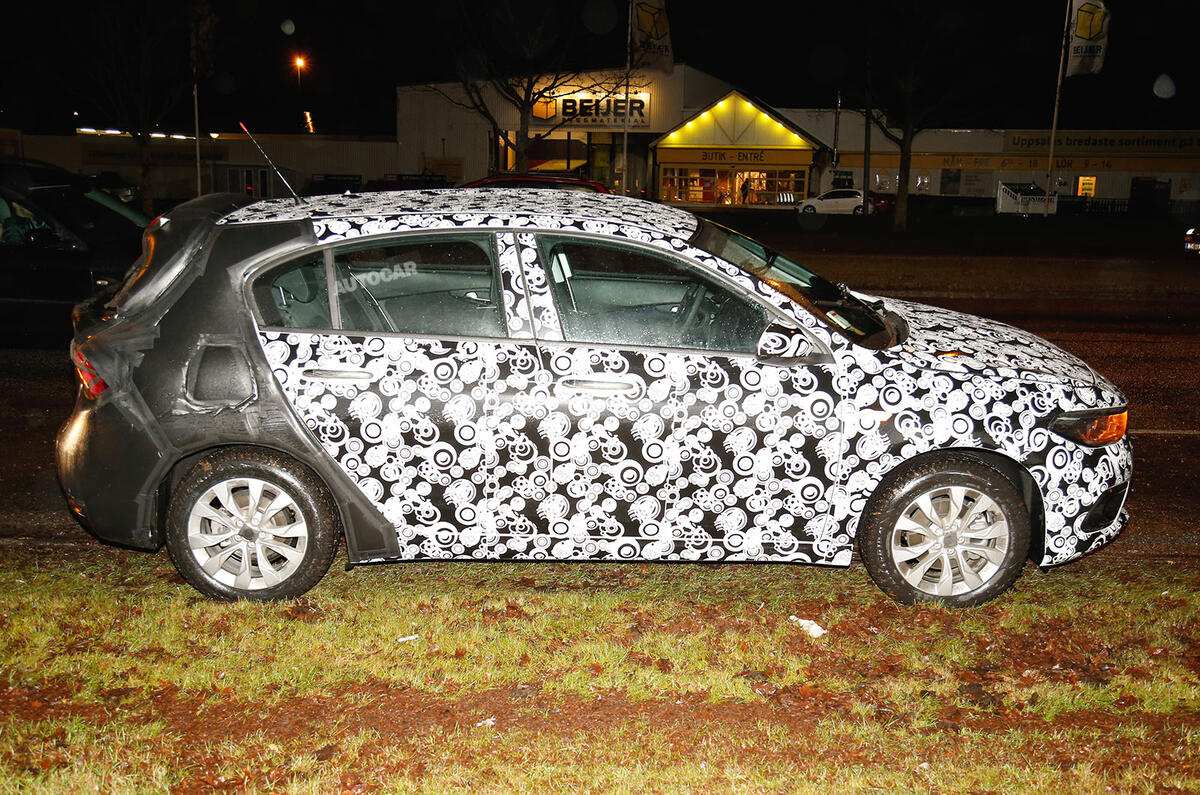 2016 Fiat Tipo Station Wagon spotted - latest spy pictures ...