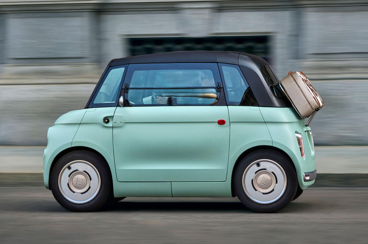 Fiat Topolino 2024 side tracking Fiat Topolino 2024 side tracking
