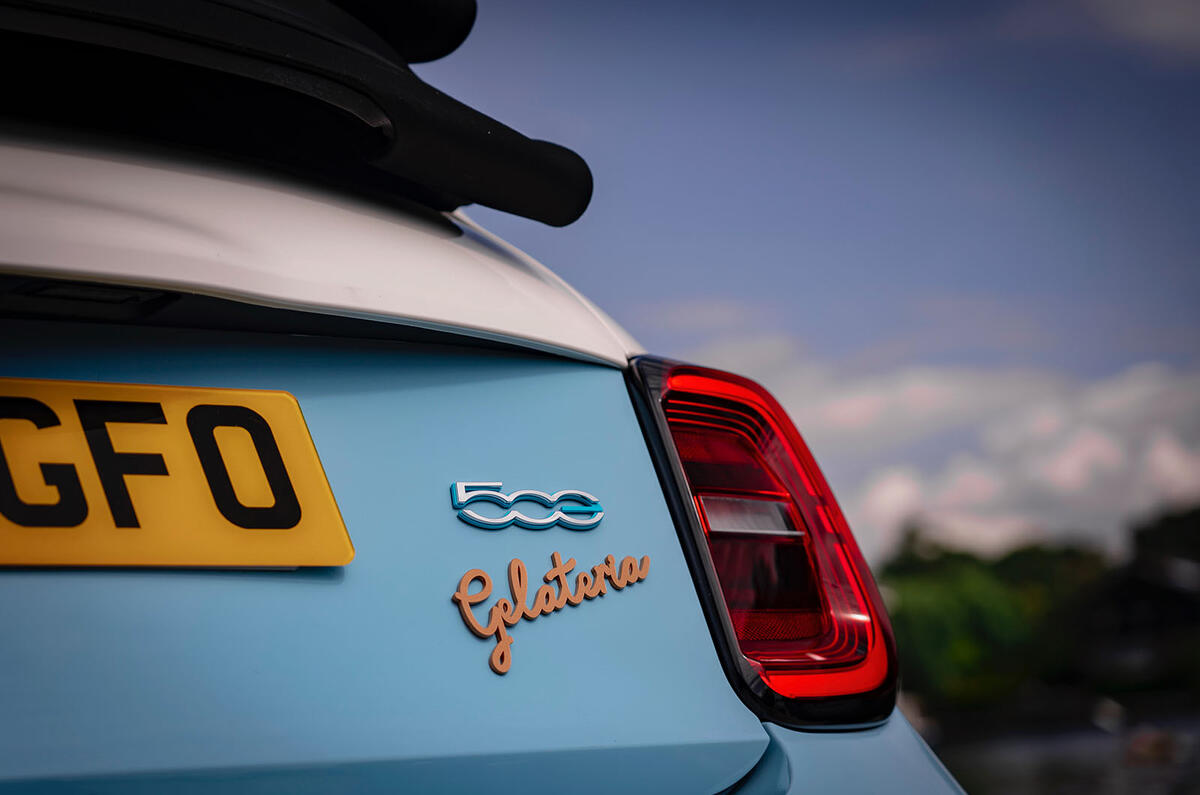 Fiat 500e Gelateria Edition badge.jpg