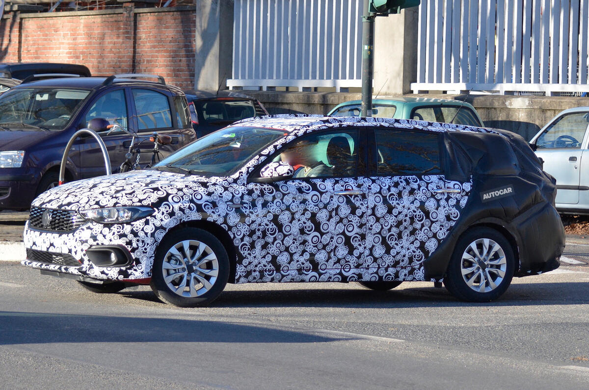 Fiat Tipo Station Wagon spy shots