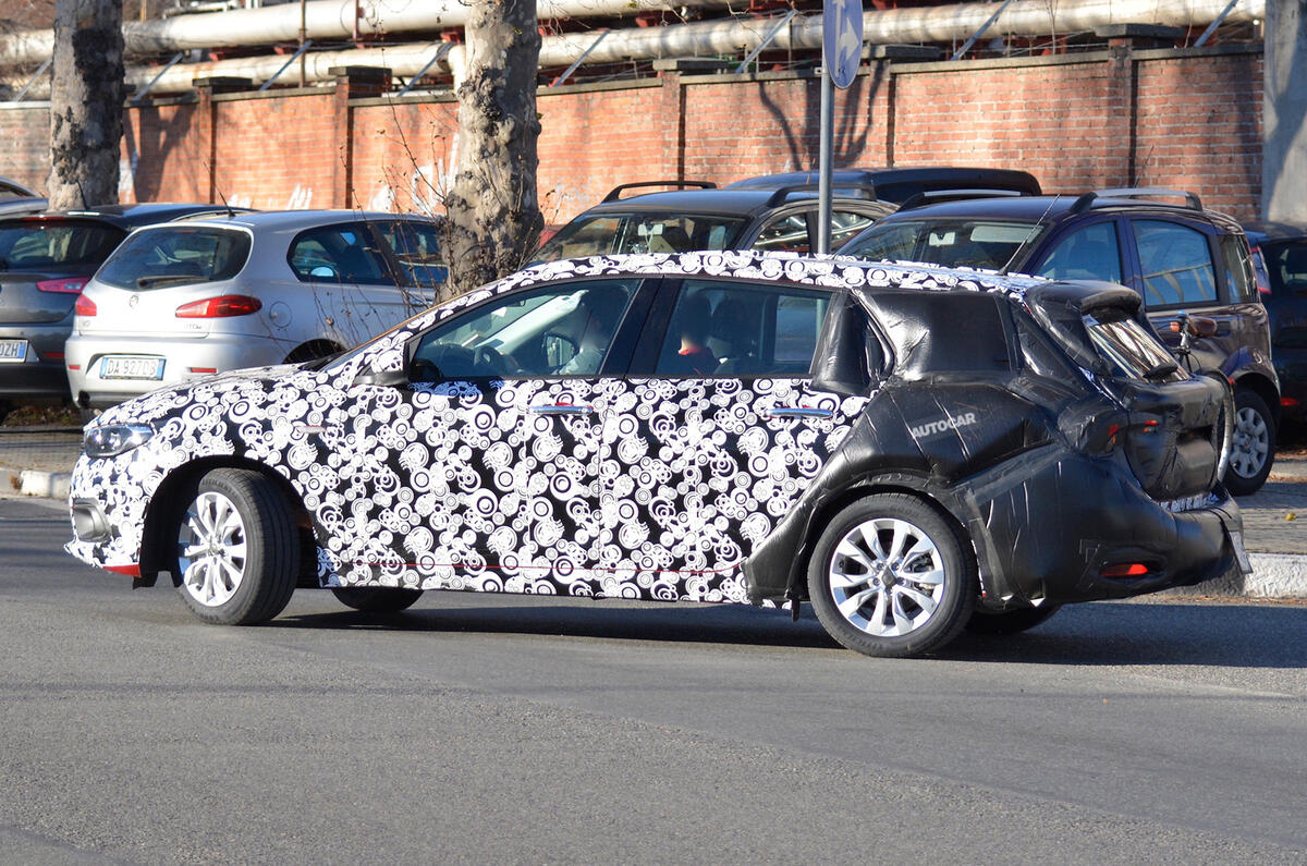 Fiat Tipo Station Wagon spy shots