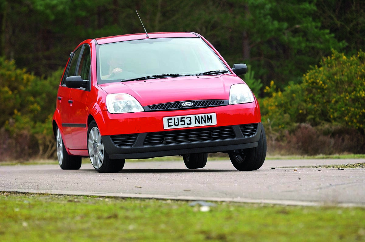 2004 Ford Fiesta cornering - front