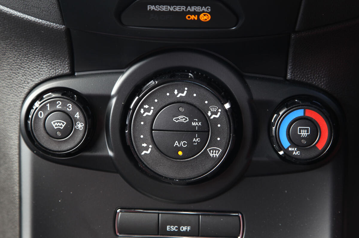 2012 Ford Fiesta ST road test - dials