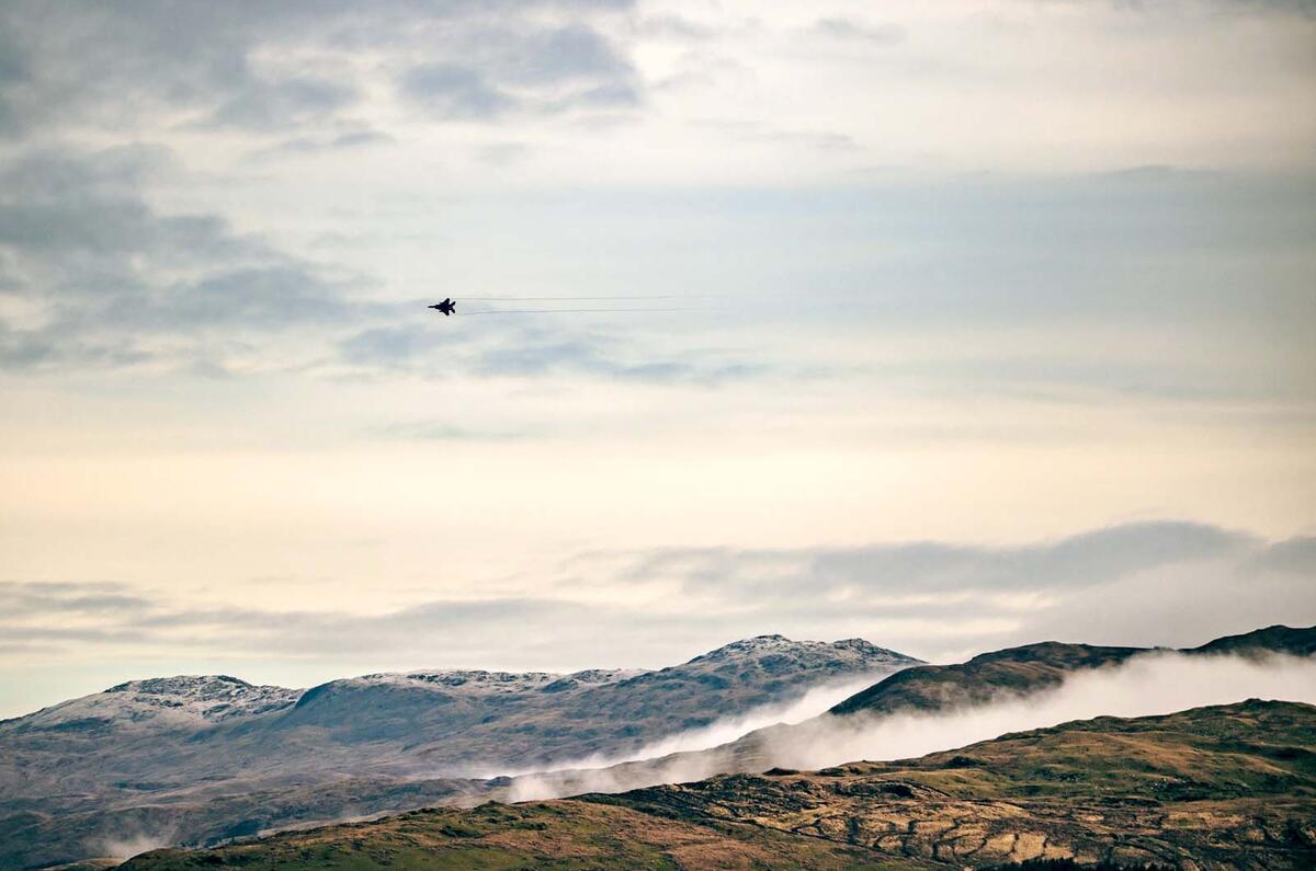 fighter jet caterham low flying jh 1