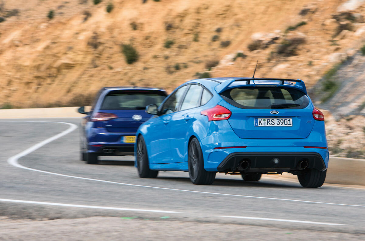 Ford Focus RS versus Volkswagen Golf R