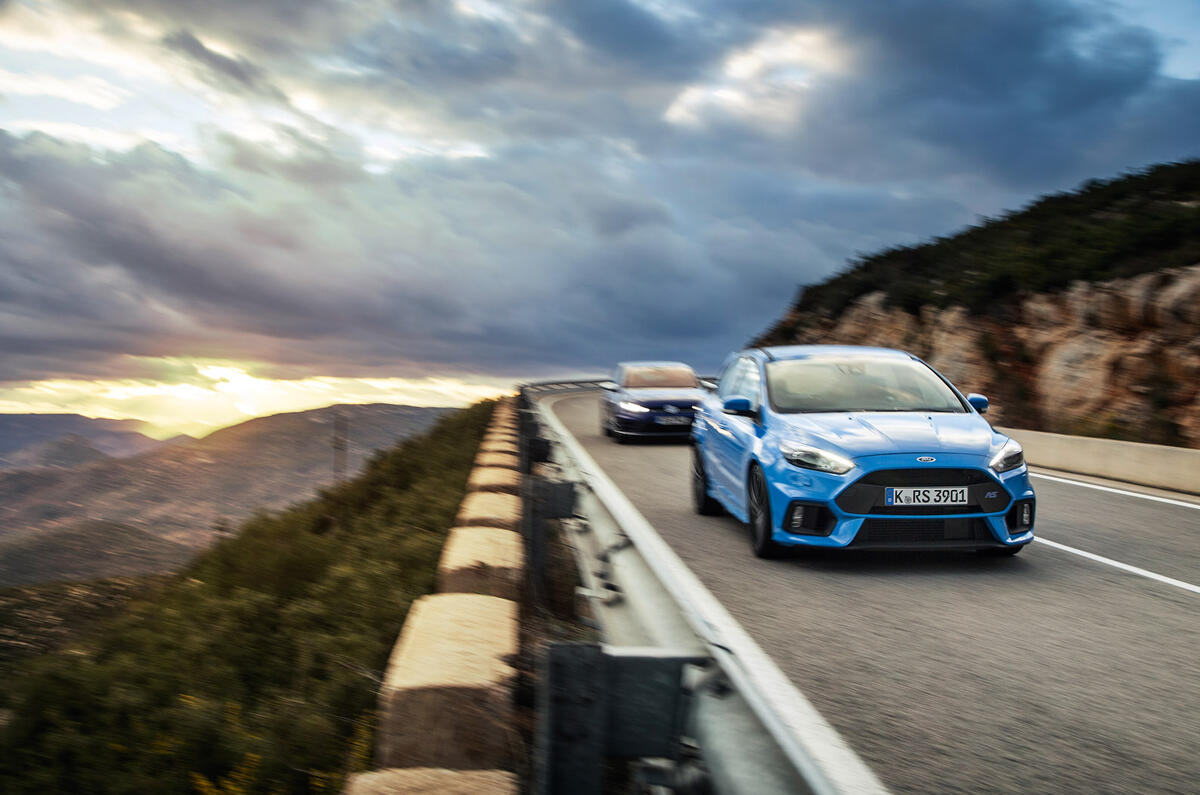 Ford Focus RS versus Volkswagen Golf R