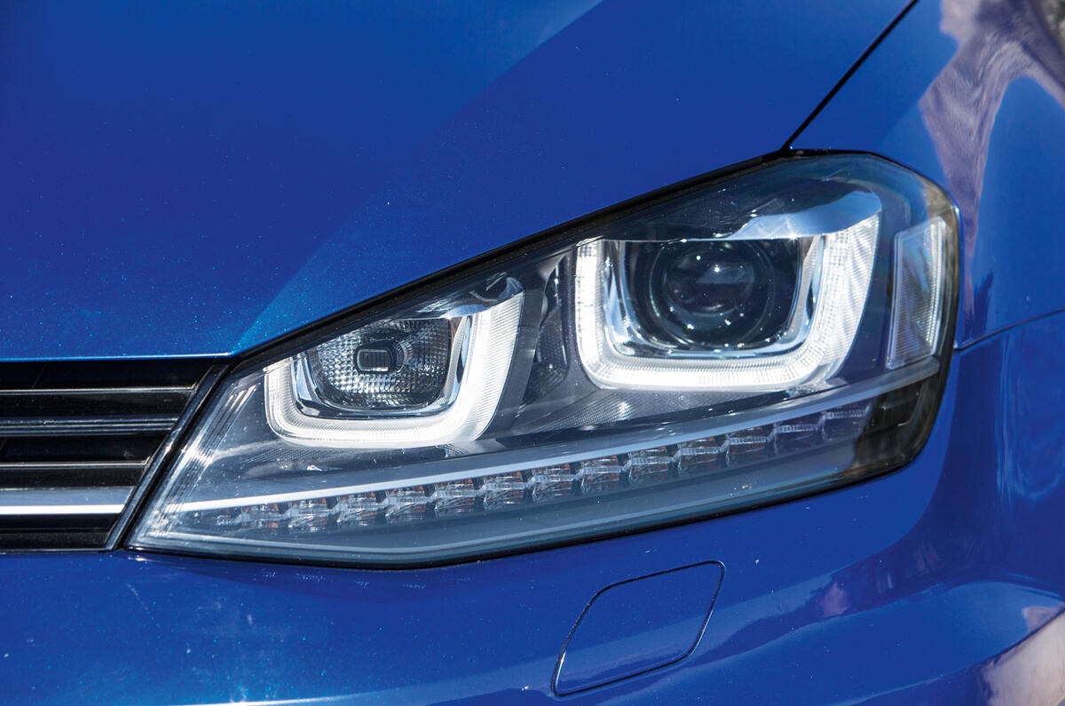 Volkswagen Golf R headlight