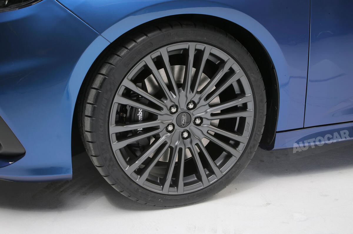 2016 Ford Focus RS - prices, specs, engine details