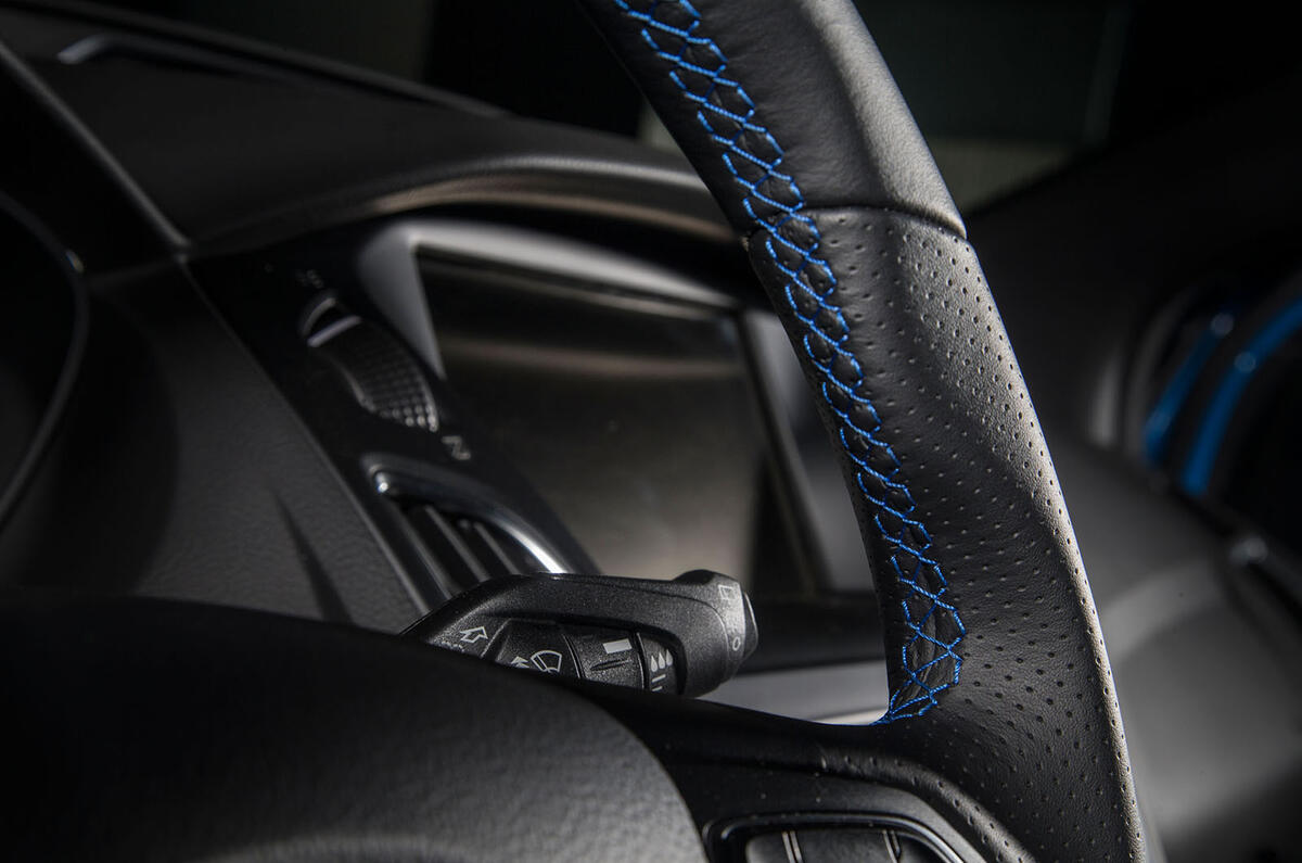 Ford Focus RS steering wheel stitching