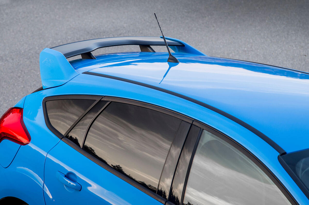 Ford Focus RS roofline