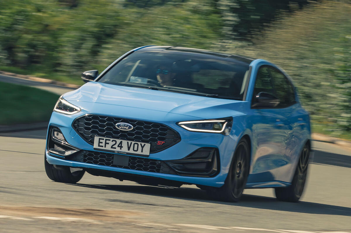 Ford Focus ST Edition 2024 front quarter tracking