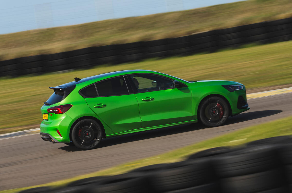 Ford Focus ST Track Pack side tracking