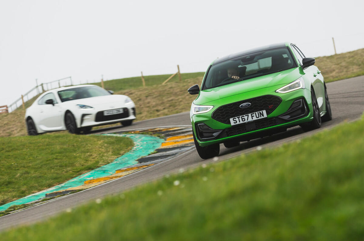 Ford Focus ST Track Pack vs Toyota GR86 front cornering 2
