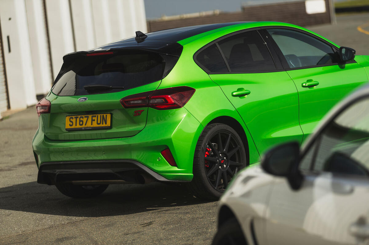 Ford Focus ST Track Pack vs Toyota GR86 rear