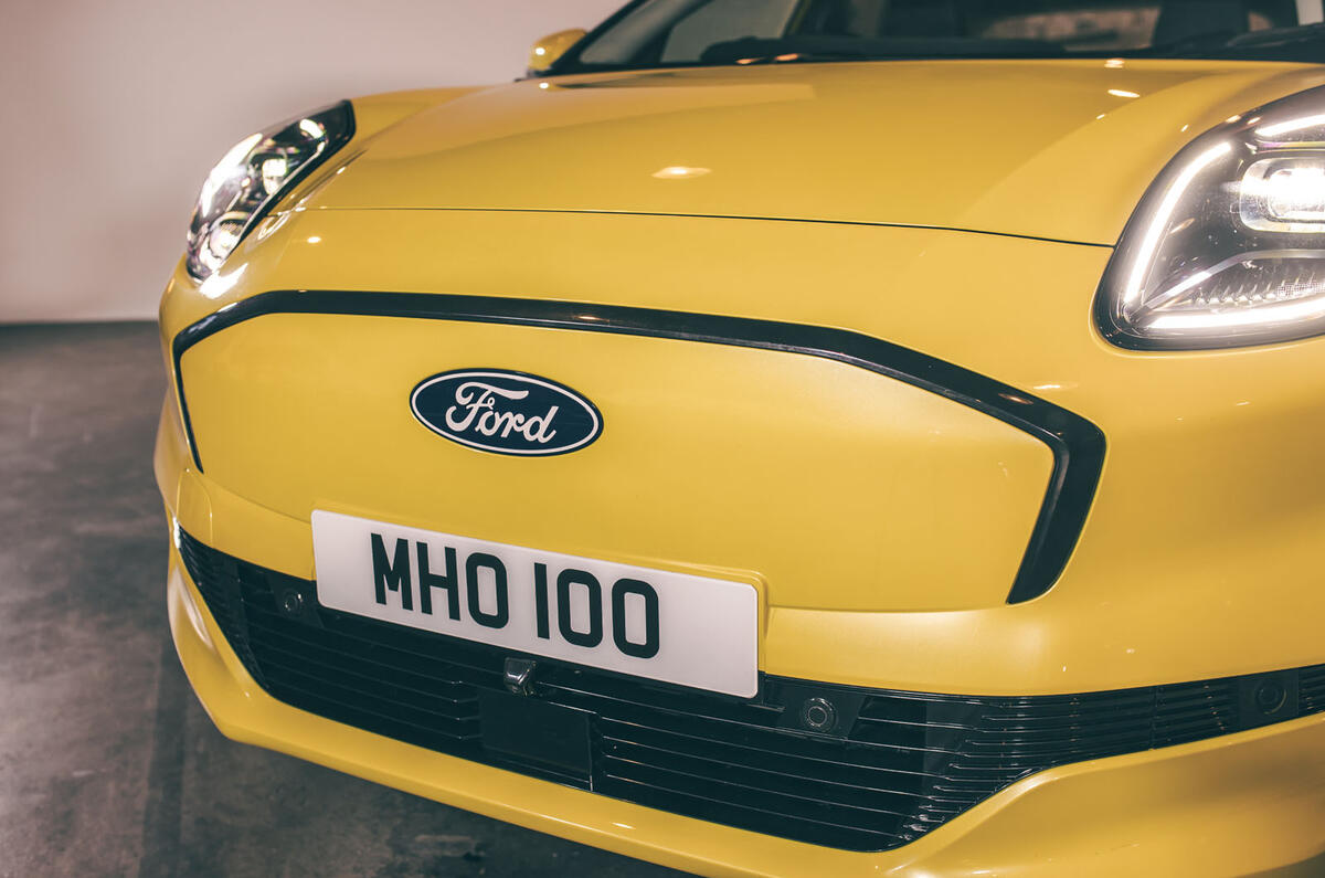 Ford Puma Gen E grille close Ford Puma Gen E grille close