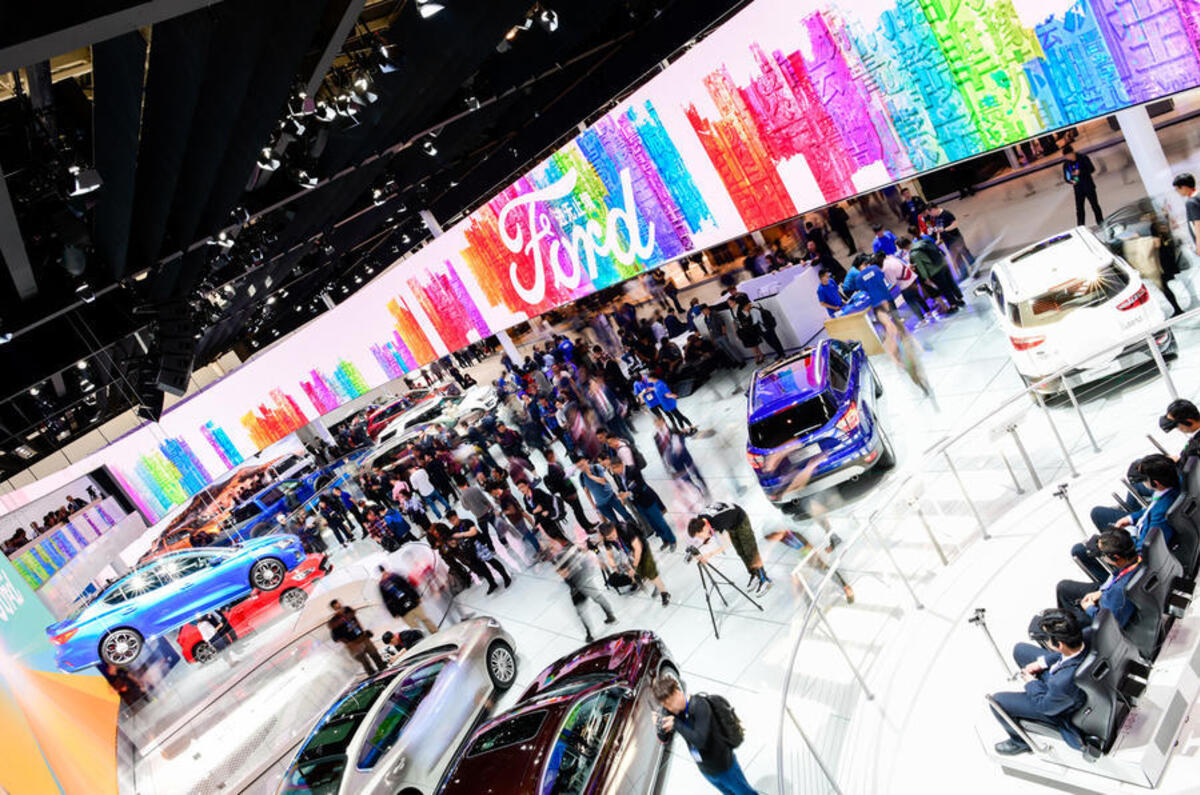 ford stand 02 0