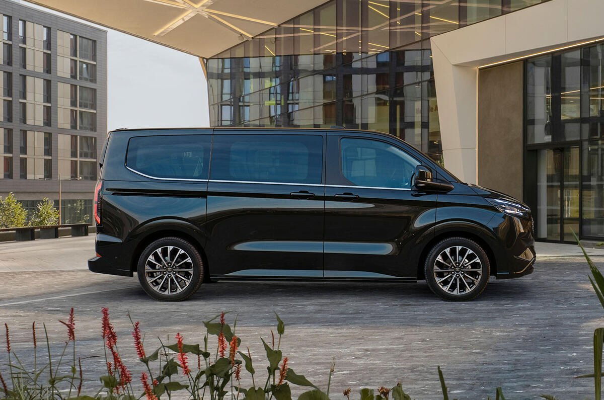 Ford Tourneo Titanium side