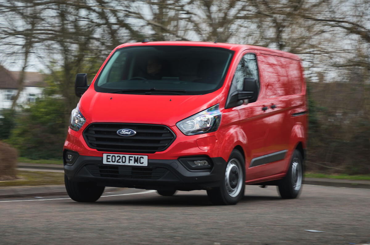 Ford Transit Custom 2020 front quarter tracking