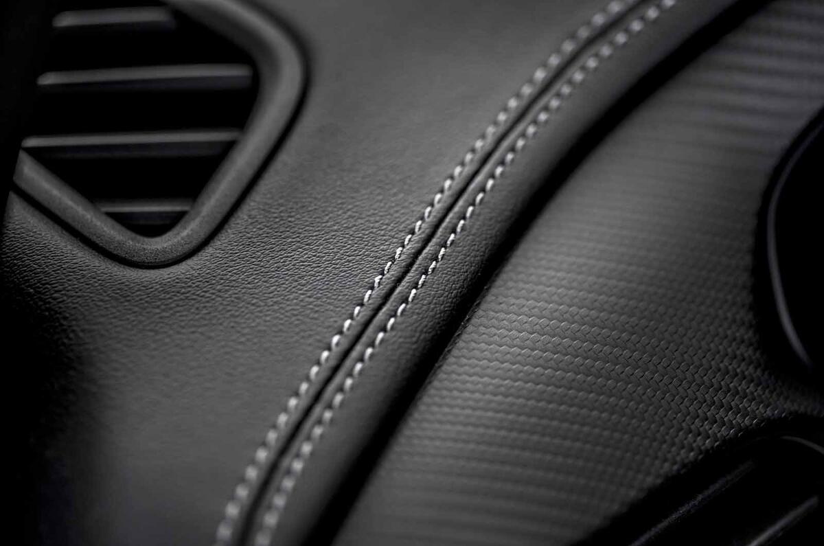 Ford Puma ST-Line X Vignale wtitching Ford Puma ST-Line X Vignale stitching