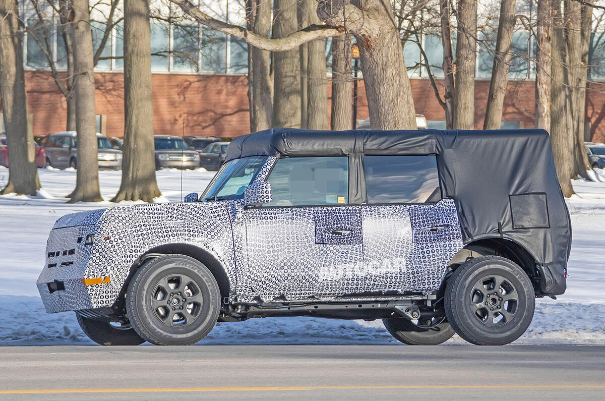 Ford Bronco 2020 spy photos - side Ford Bronco 2020 spy photos - side