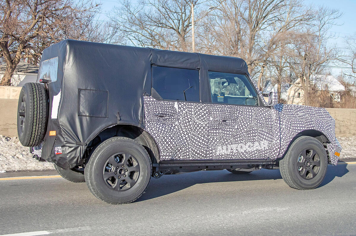 Ford Bronco 2020 spy photos - side Ford Bronco 2020 spy photos - side