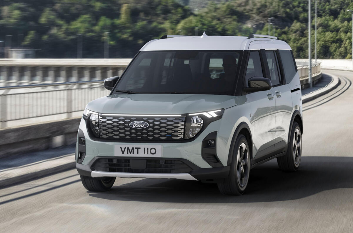 Ford E Tourneo Courier driving front 3:4