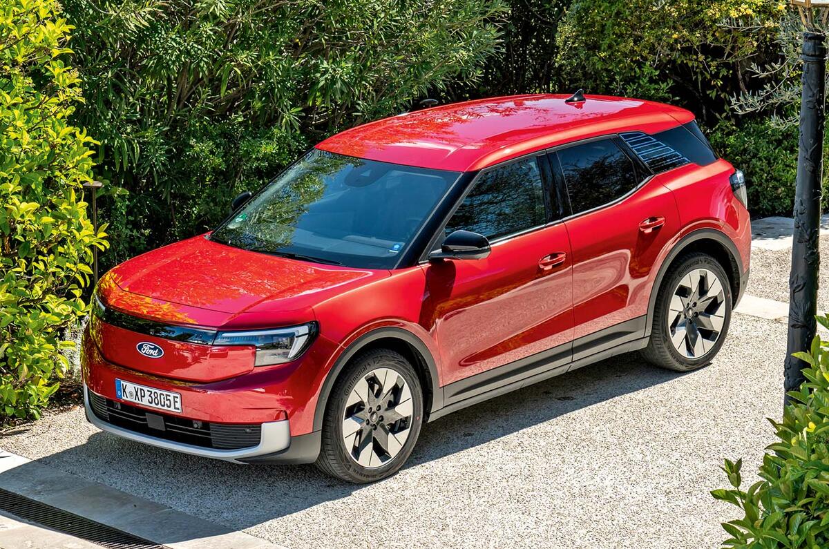 Ford Explorer front three quarter Ford Explorer front three quarter