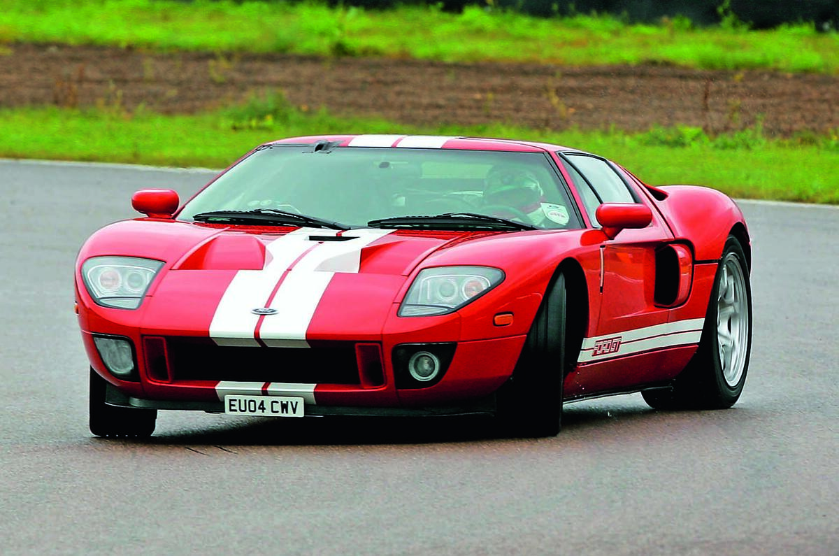 Ford GT vs Fiesta ST