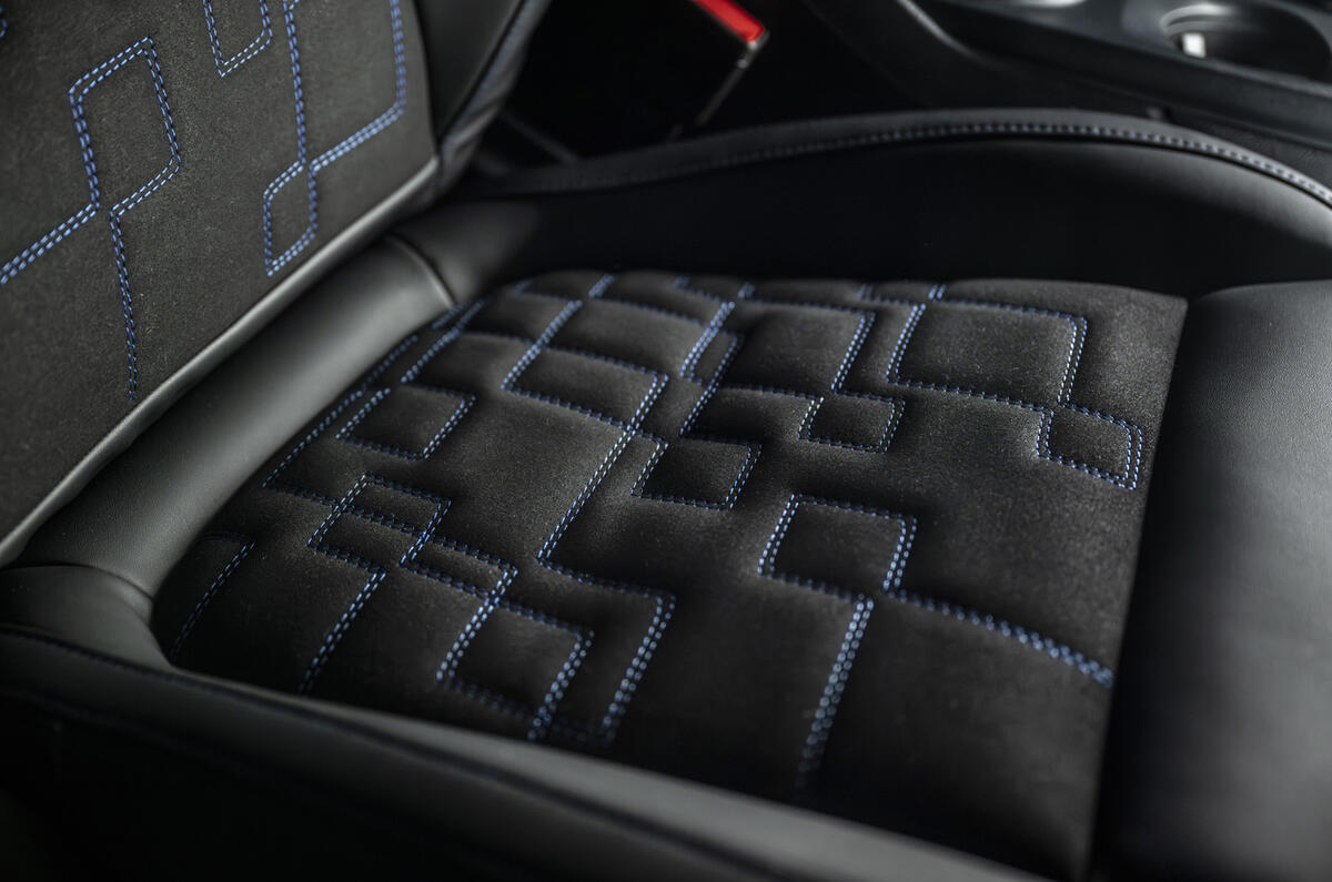 Ford Ranger MSRT seat stitching Ford Ranger MSRT seat stitching