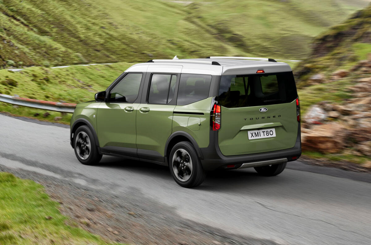 Ford Tourneo Courier driving rearr