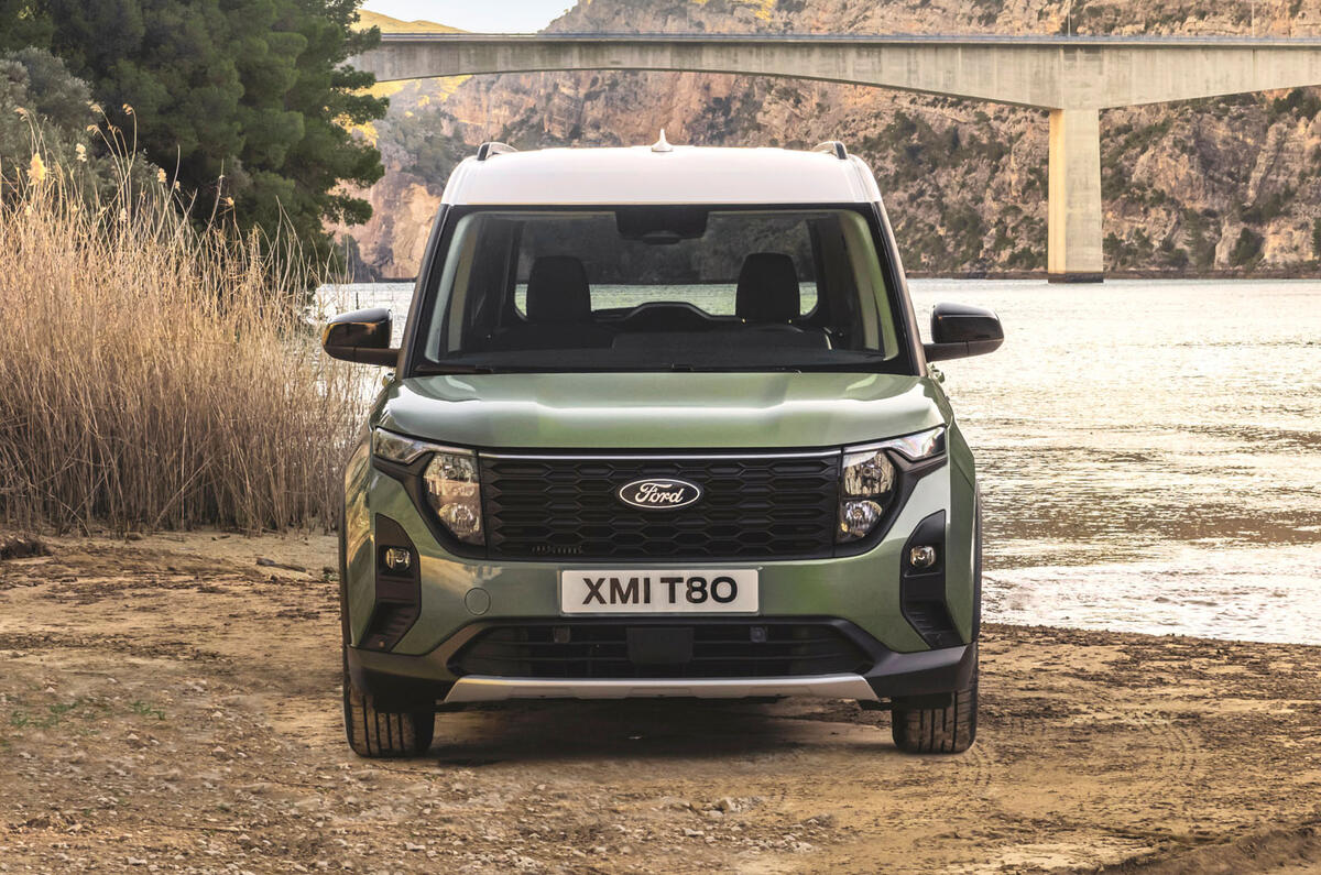 Ford Tourneo Courier static front 2
