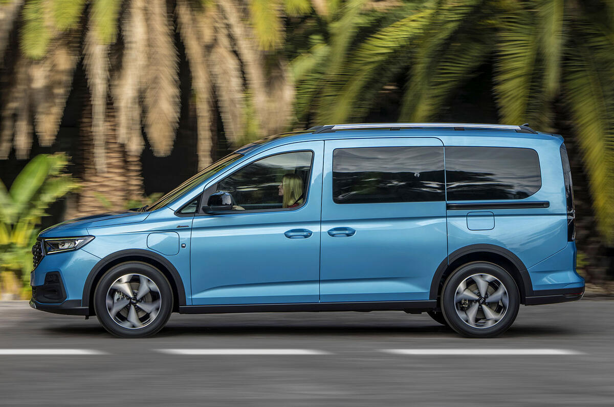Ford Tourneo Connect PHEV side