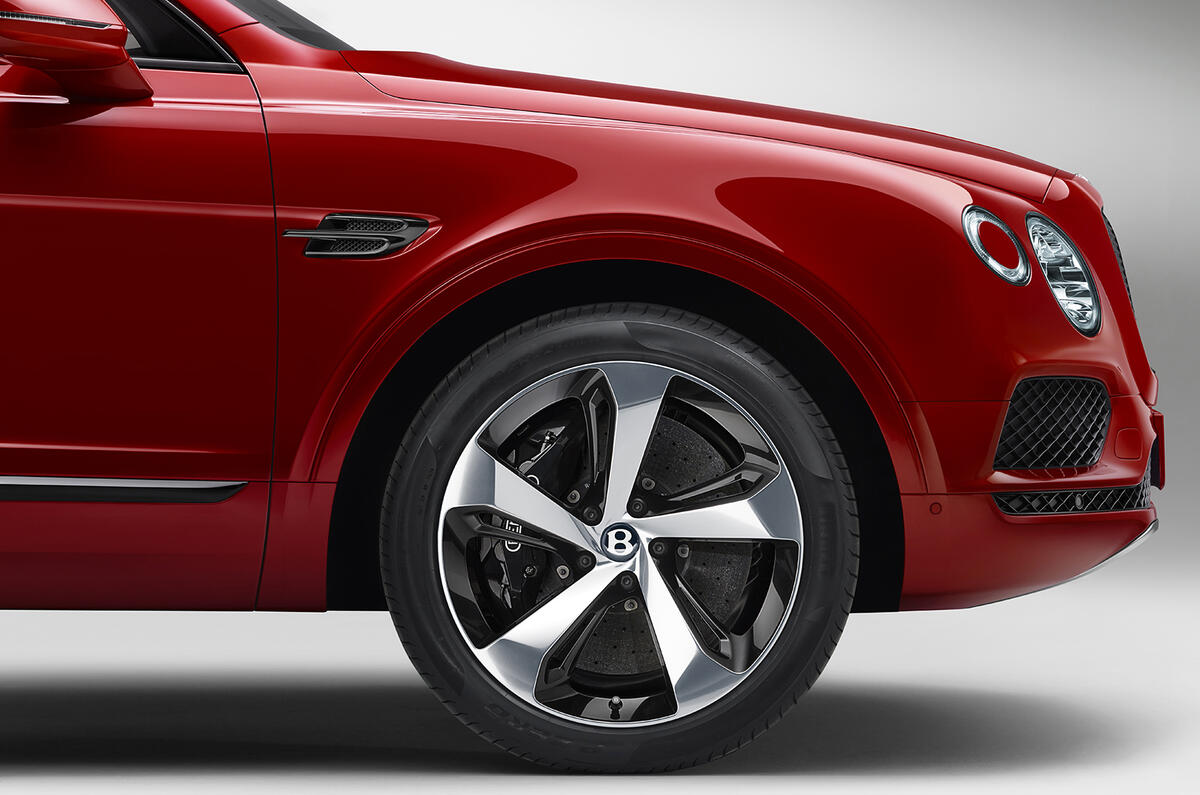 Bentley Bentayga V8 revealed with 542bhp