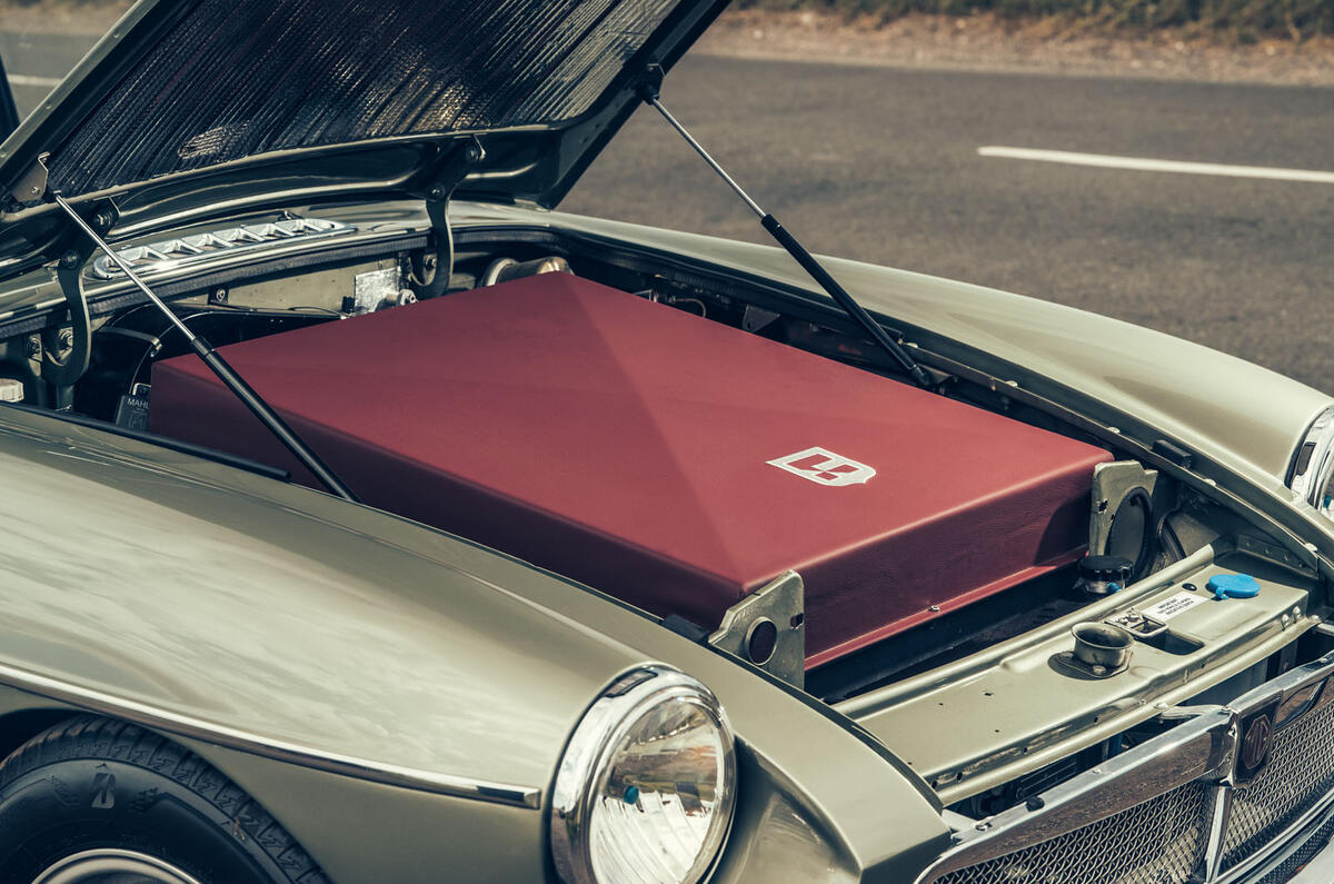 Frontline MGB Bee bonnet Frontline MGB Bee bonnet