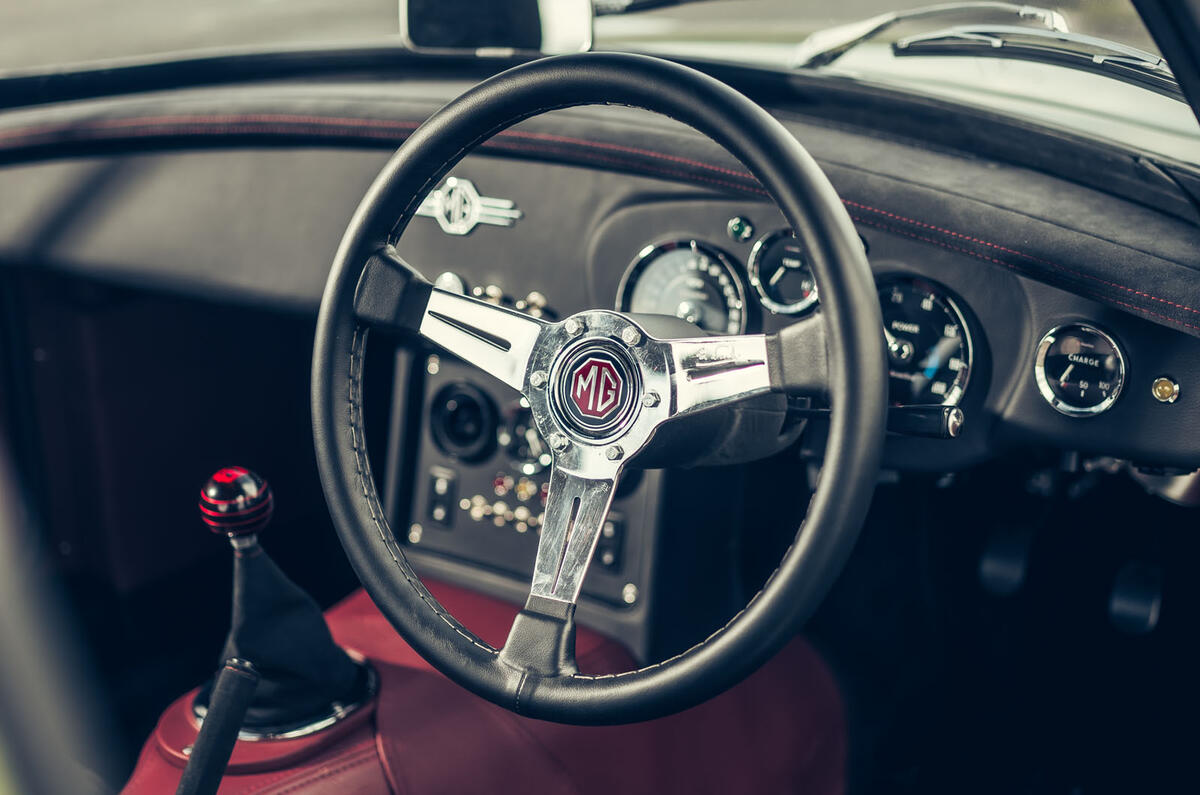 Frontline MGB Bee steering wheel Frontline MGB Bee steering wheel