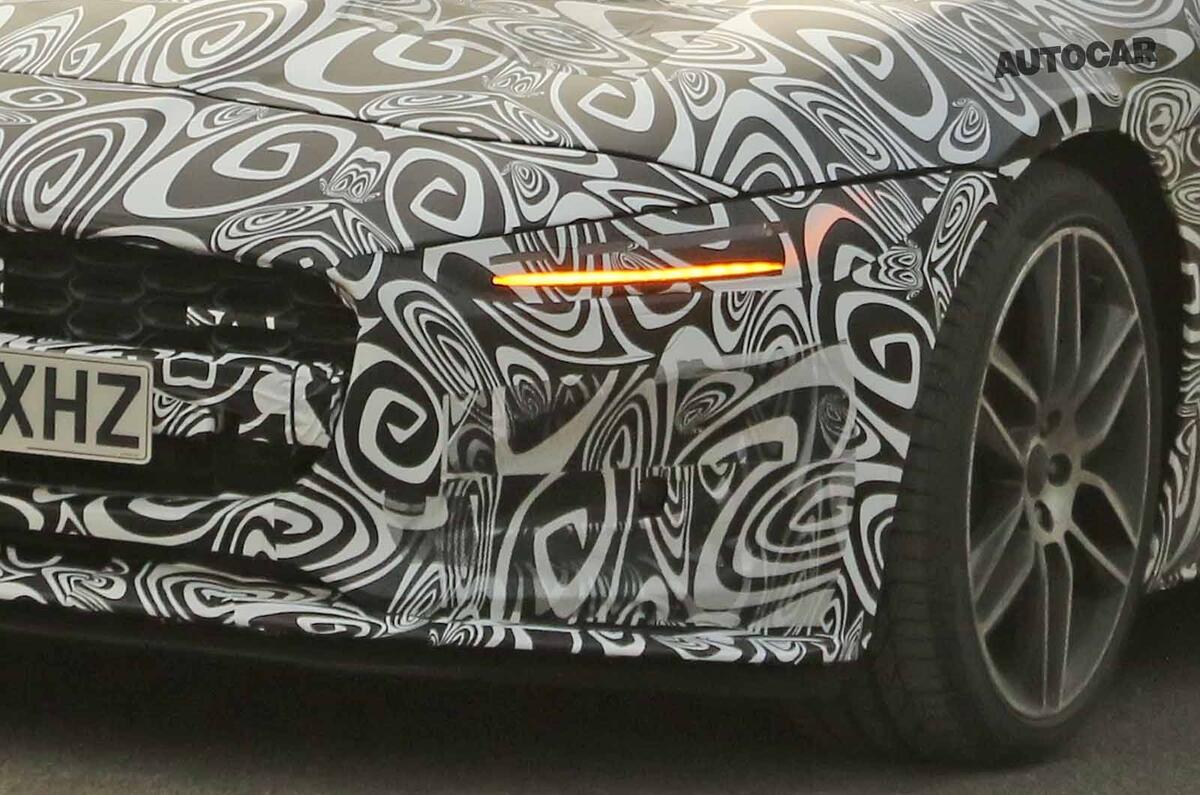 Jaguar F-Type 2020 spyshot front sloe