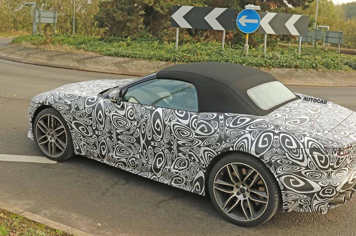 Jaguar F-Type 2020 spyshot side