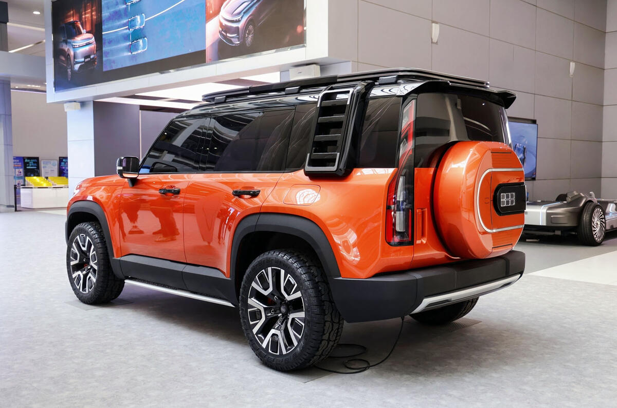 Geely Galaxy Cruiser rear 3 4