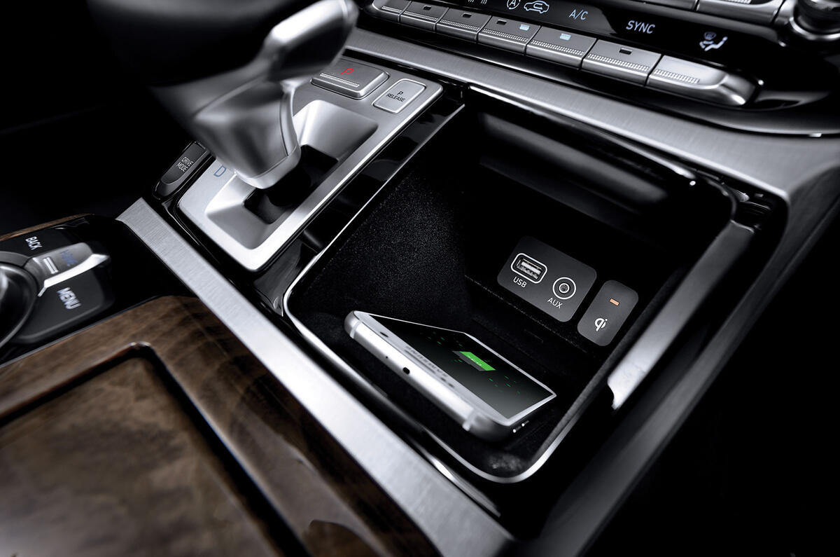 Hyundai Genesis G90 interior