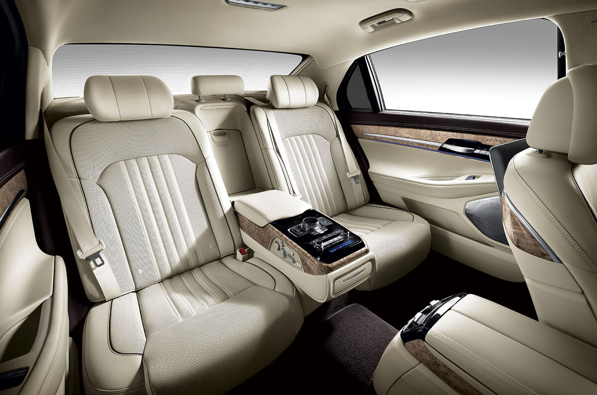 Hyundai Genesis G90 interior