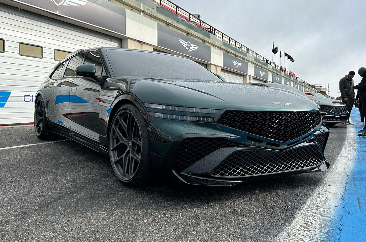 Genesis G90 Wingback front quarter