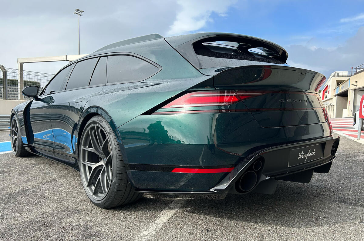 Genesis G90 Wingback rear quarter close