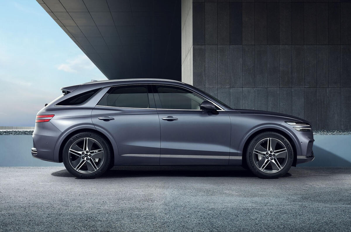 Genesis GV70 Electrified 2025 side Genesis GV70 Electrified 2025 side