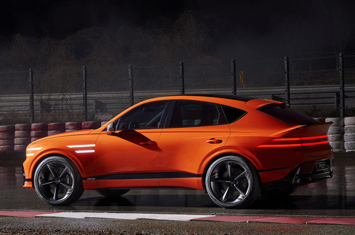 Genesis GV80 Coupe side distance