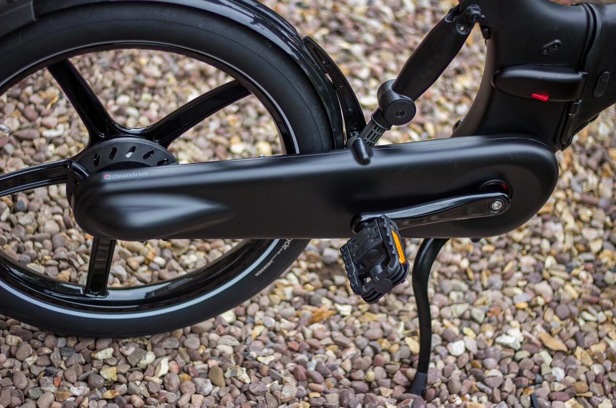 Gocycle G4 features a drivetrain cover to keep out muck