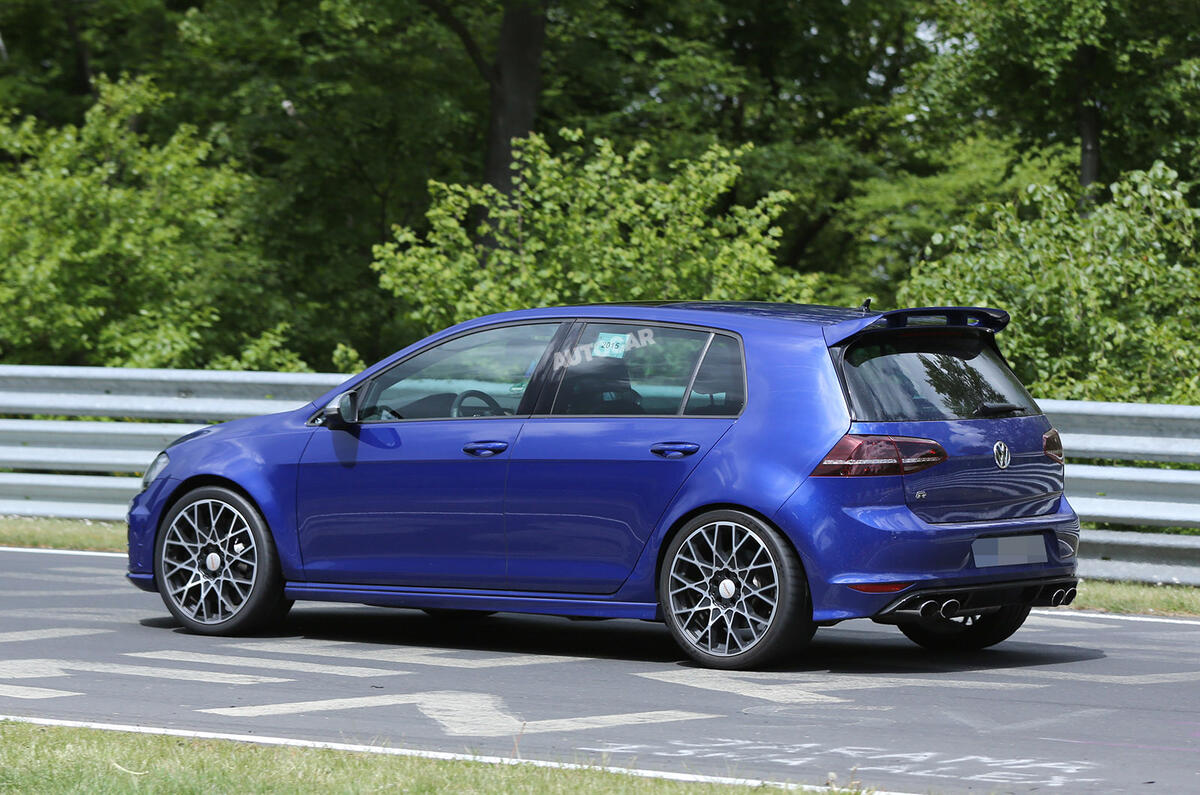 Volkswagen Golf R400 first spy pictures