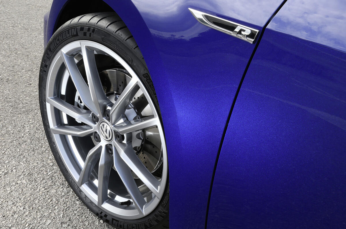 Volkswagen Golf R gains new track-focused Performance Pack