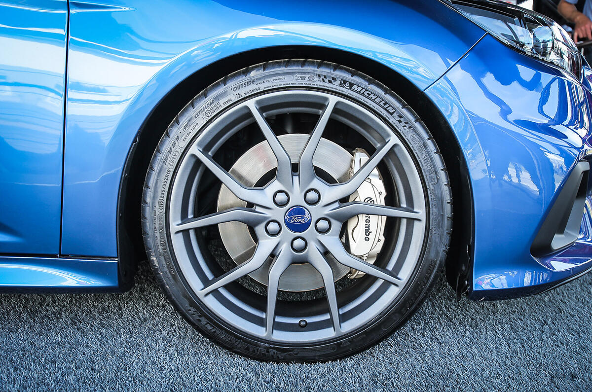 2016 Ford Focus RS - prices, specs, engine details