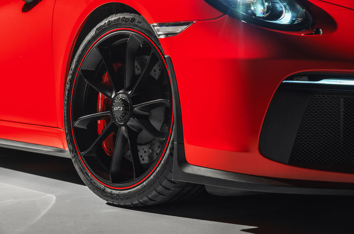 Updated Porsche 911 GT3 gains manual gearbox and 9000rpm redline